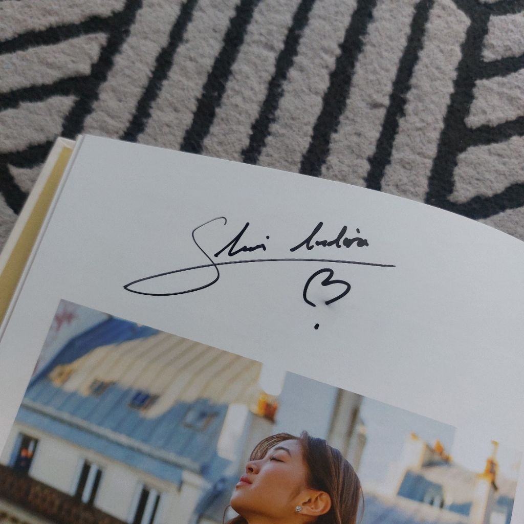 PHOTOBOOK SHANI JKT48 SIGNED TANDA TANGAN C'EST MOI SHANI