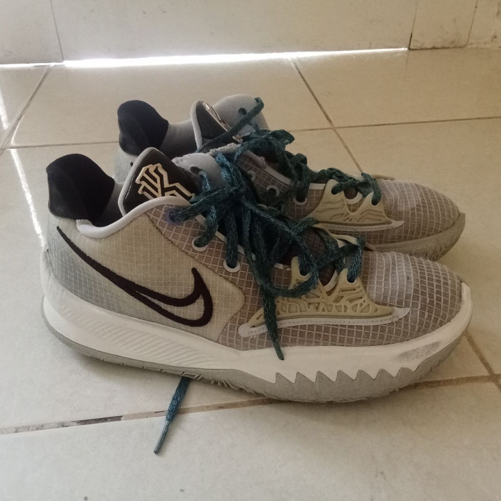 Kyrie low 4 size 41 original