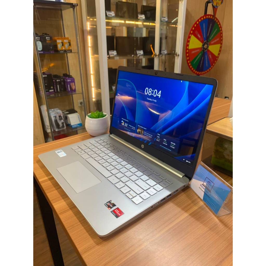 HP 14s AMD RYZEN 5 5500U AMD Radeon Graphics