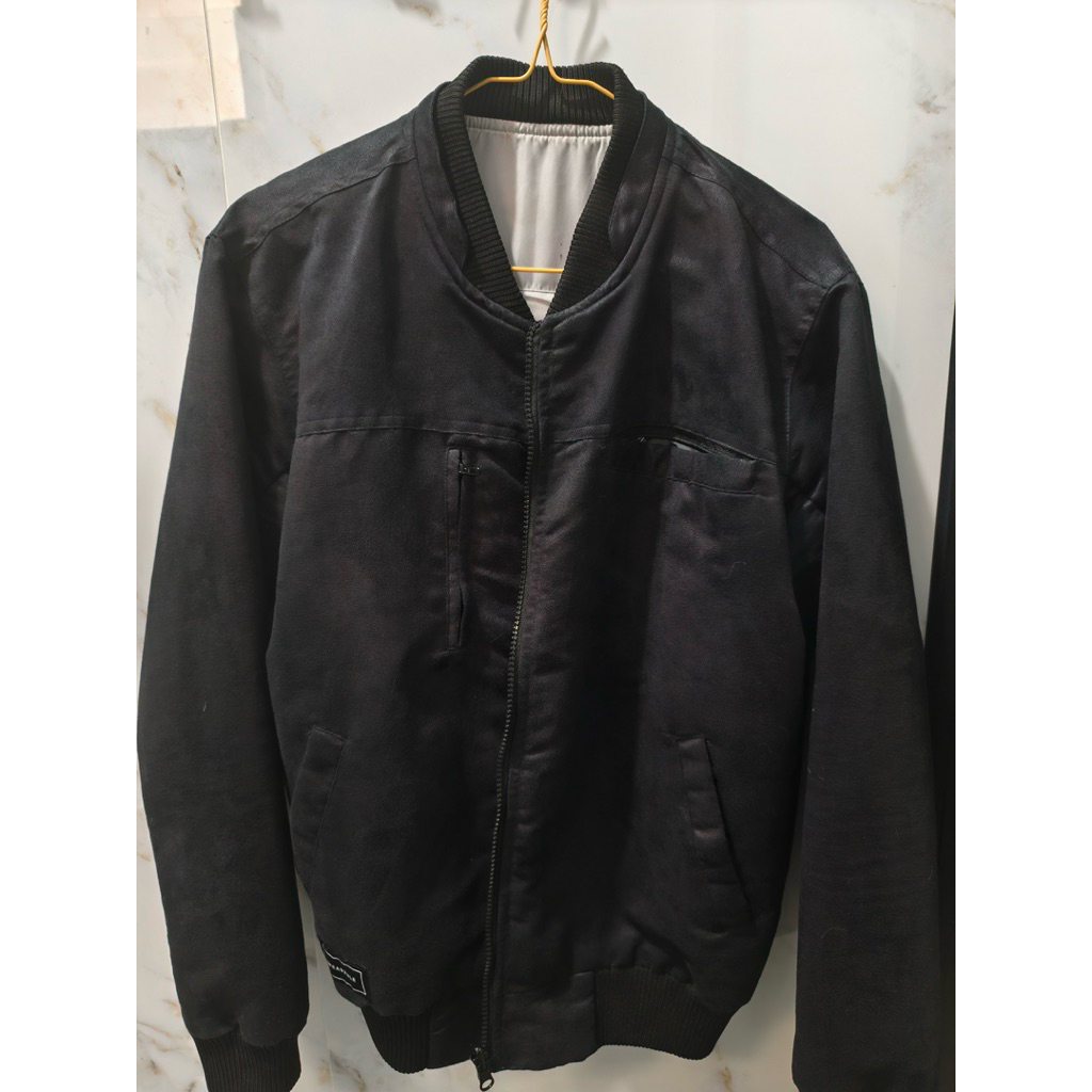 Jaket Helio Iwearzule Bolak Balik Preloved Black & Grey Jaket Second