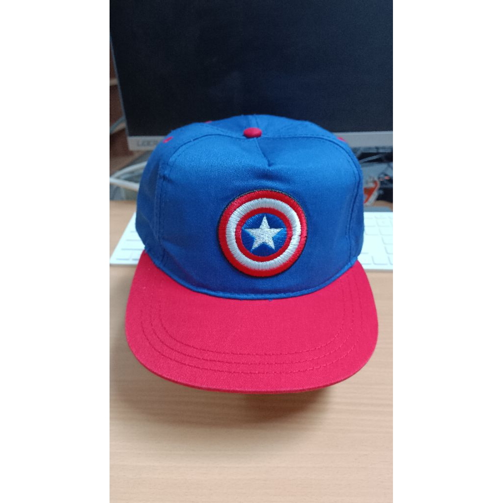Topi Captain America