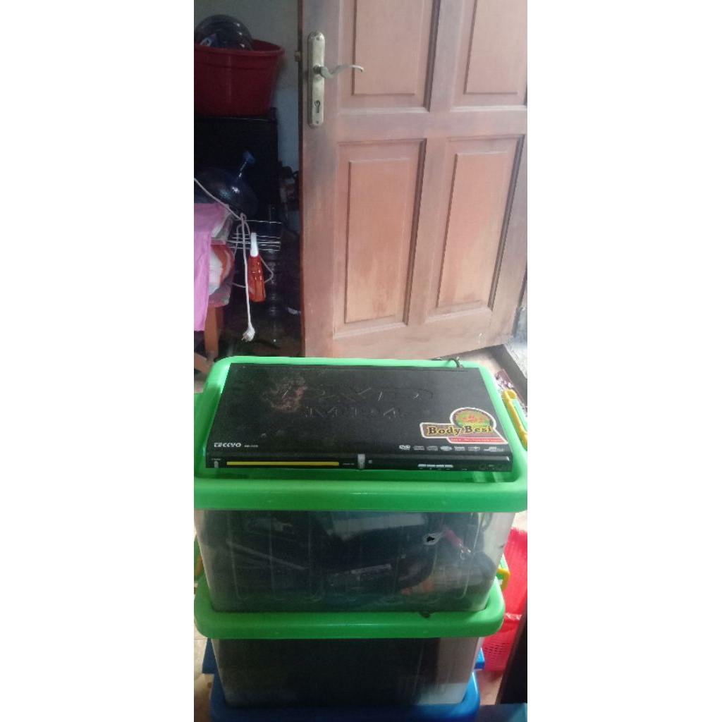 DVD VCD CD PLAYER TECKYO BM-111Q MIC NORMAL USB NORMAL TIDAK ADA REMOT KONDISI NORMAL COPOTAN