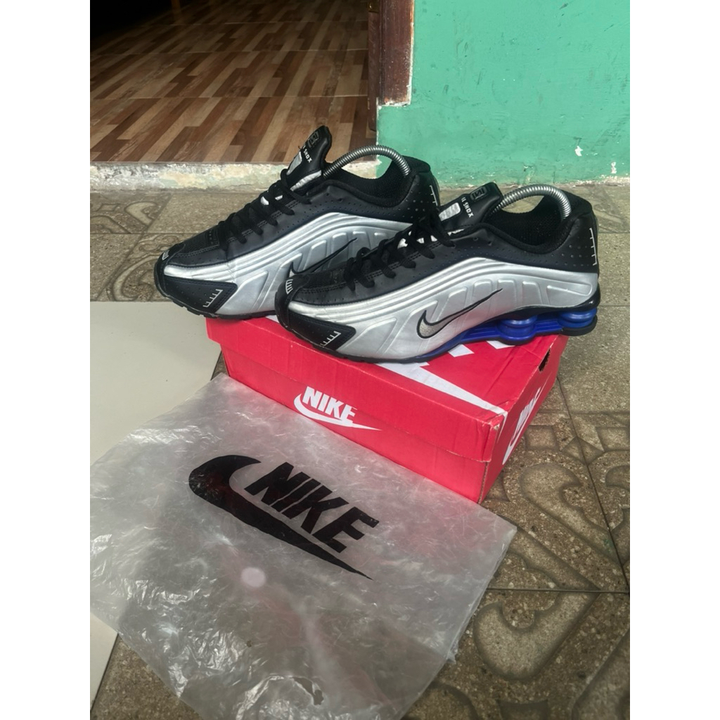 nike shox r4