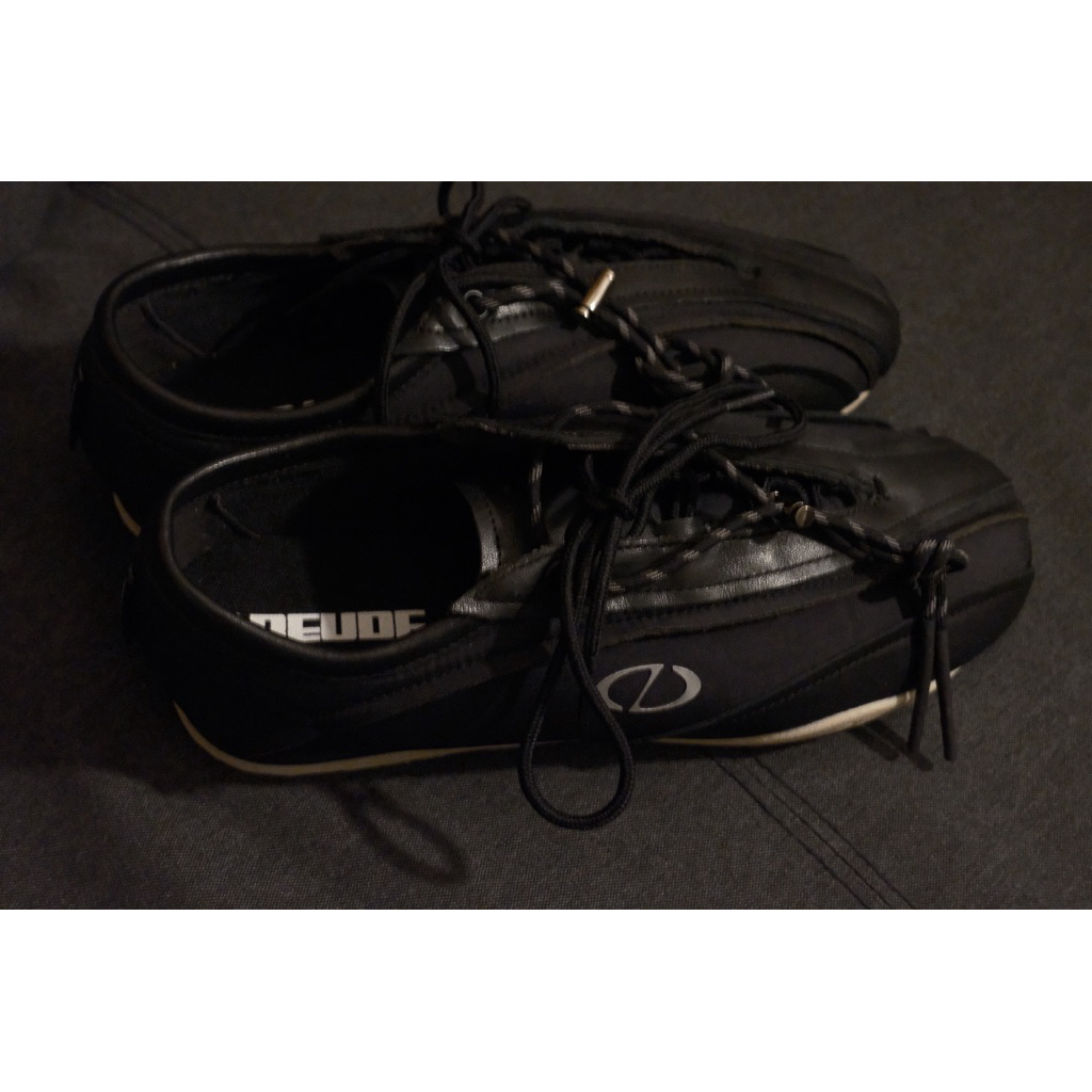 Sepatu Compass x Reude