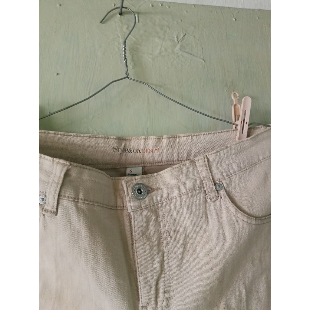 Jeans pendek cream pria