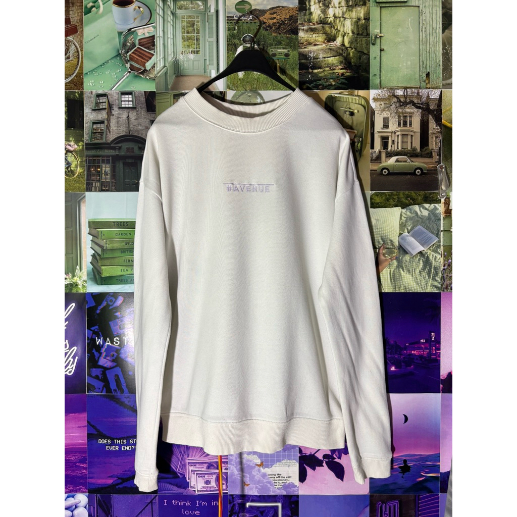 Graphic Tee Avenue White Crewneck Preloved