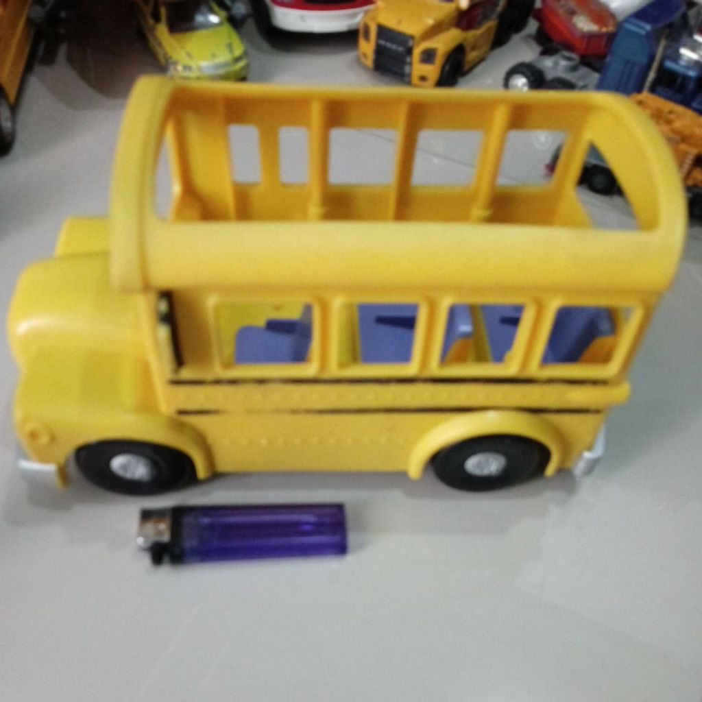 school bus cocomelon