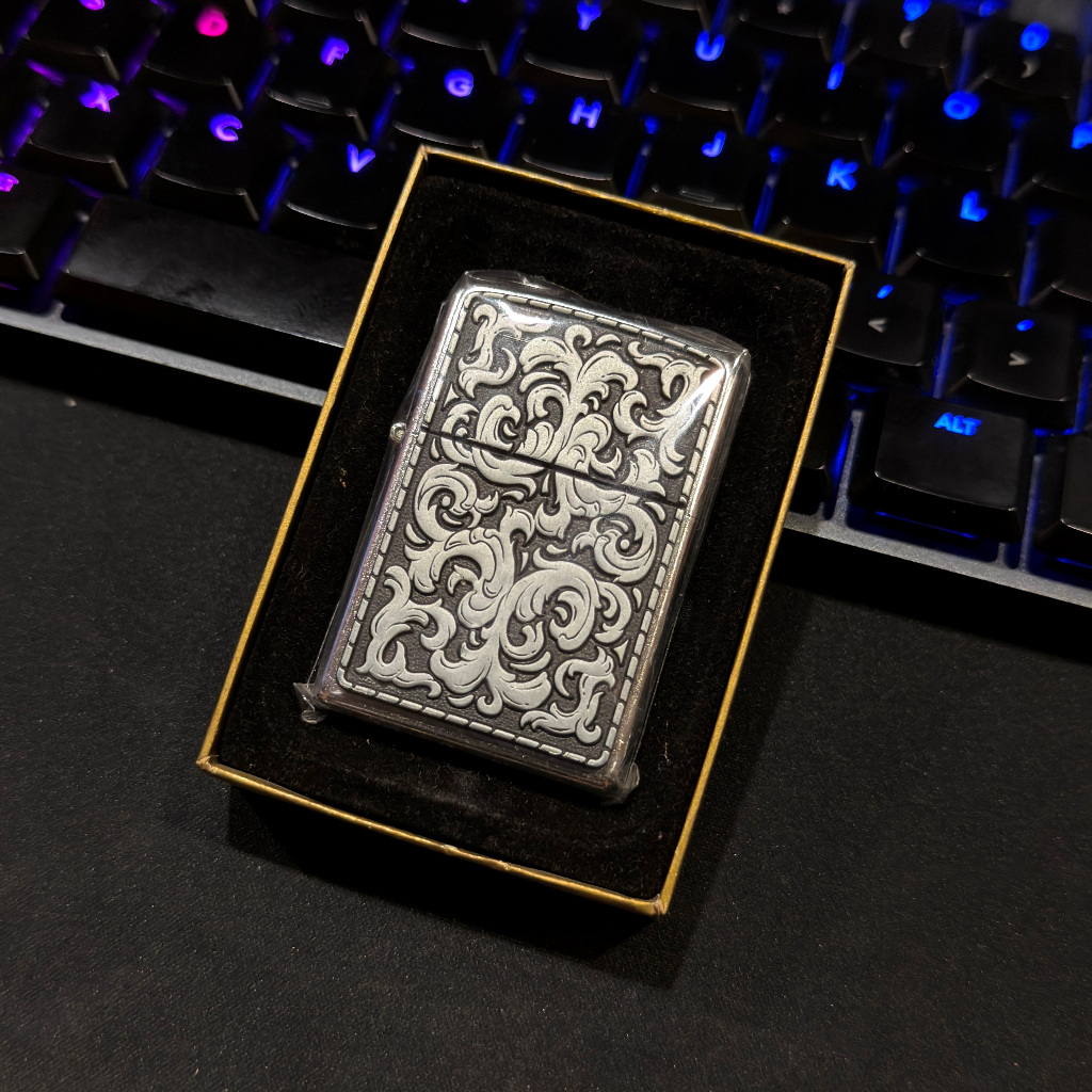 Zippo Vintage 2003 Marlboro Black Silver Storming Scroll Pewter very rare brand new original 100% ma