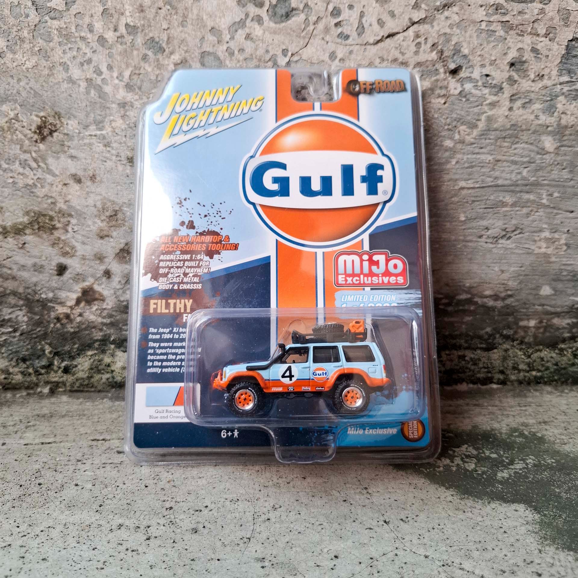 Johnny Lightning 1 : 64 MiJo Exclusive Jeep Cherokee XJ Gulf