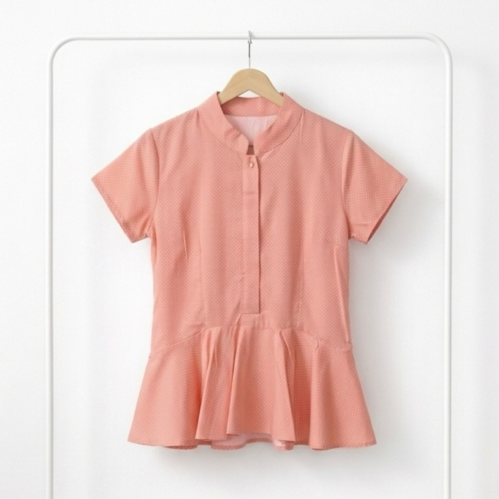 Preloved Atasan Wanita Lengan Pendek Berkerah Polkadot Warna Pink Oranye Muda dengan Ruffle Pinggul