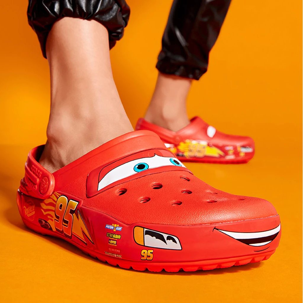 BESTPROMO Crocs Sandal Classic Clog Cars Dewasa Merah 95 Lightning McQueen Unisex Nyaman dan Ringan