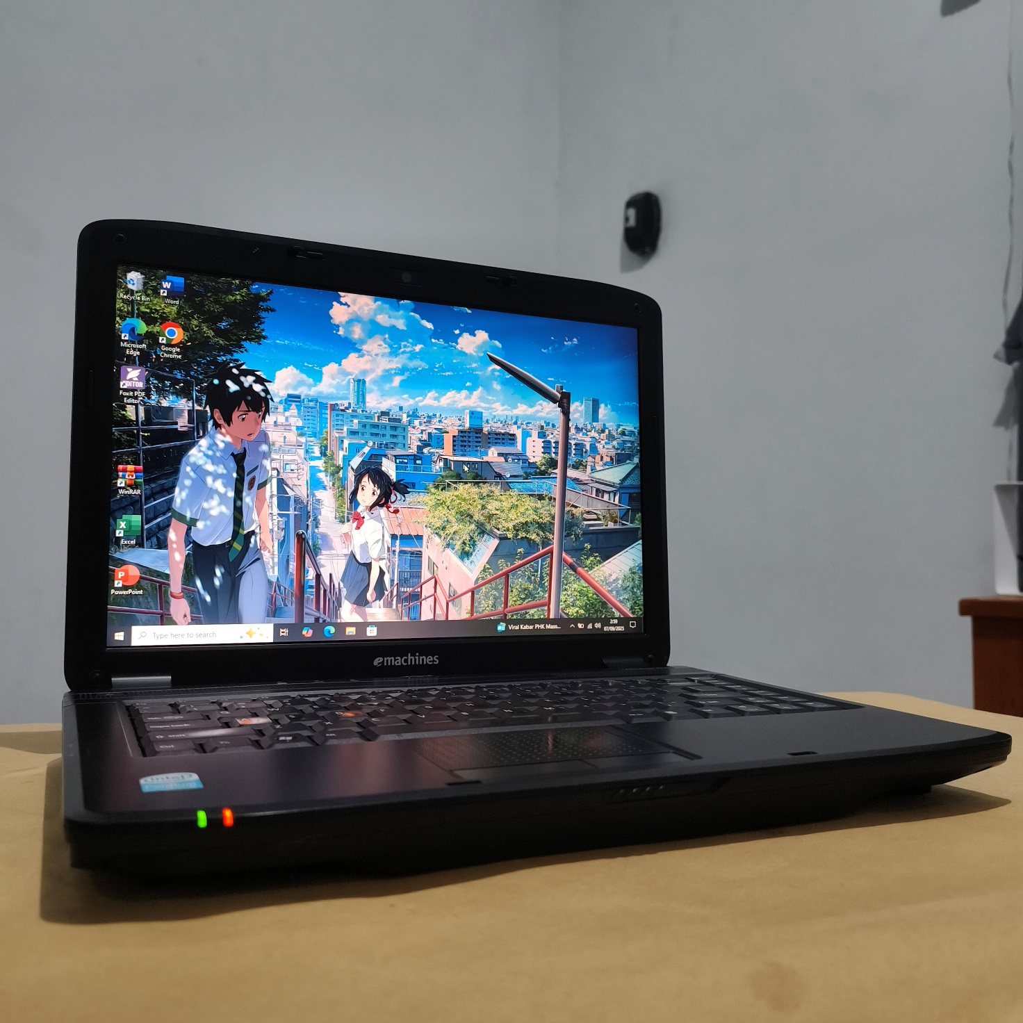 Laptop eMachines D720 Windows 7 Ultimate 64 bit Office 2013  + FOXIT PDF PRO SSD 128GB  RAM 4 GB Sia