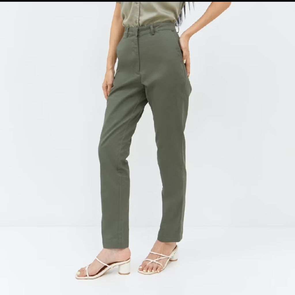 Celana Chinos Geela pakai wanita