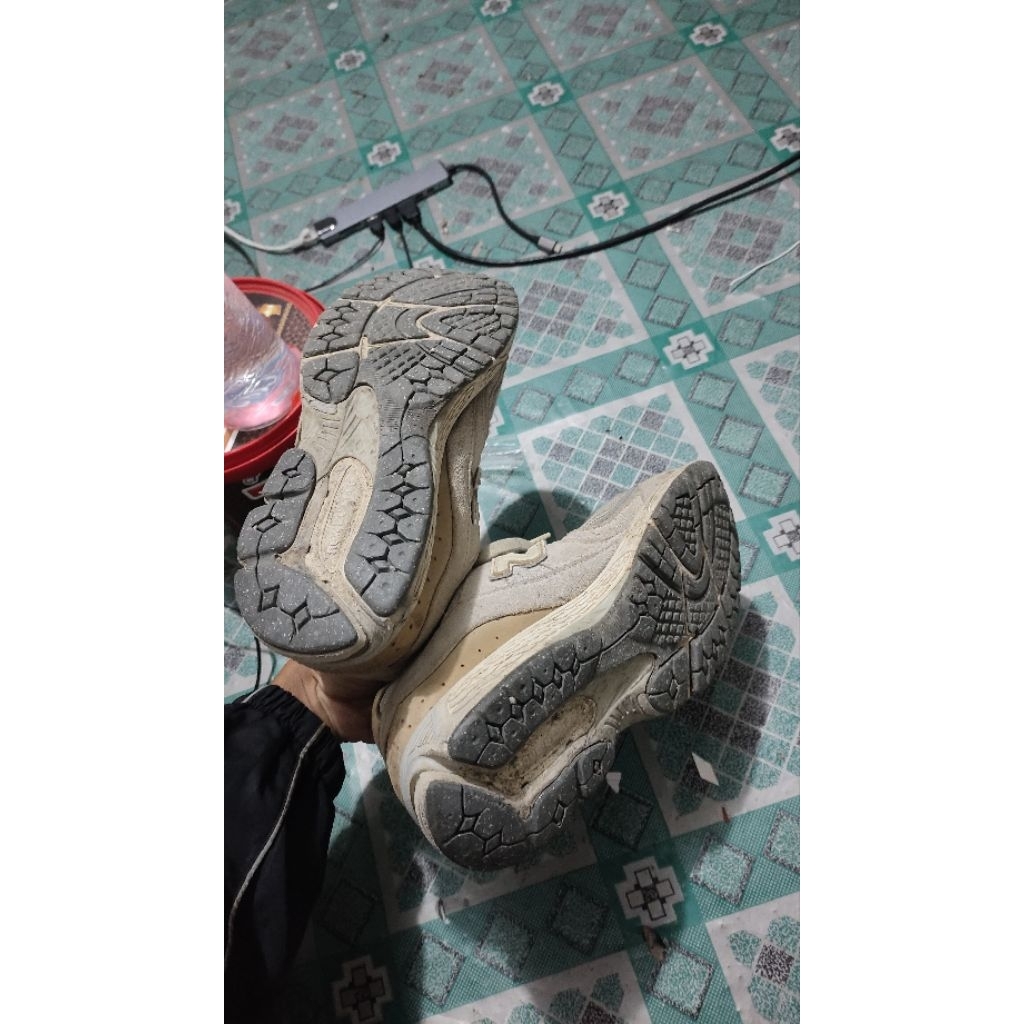 nb 2002r second UK 41-43