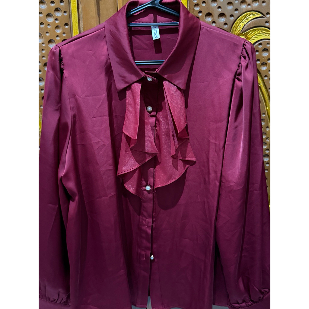 [PL] Kemeja Maroon Bahan Silk Lengan Puffy