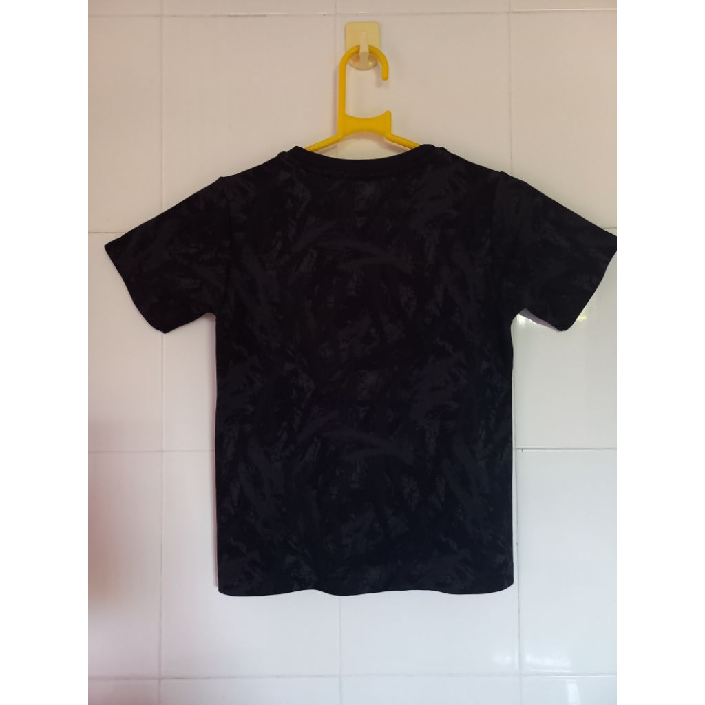 Kaos Uniqlo x Meguru Yamaguchi anak laki PRELOVED