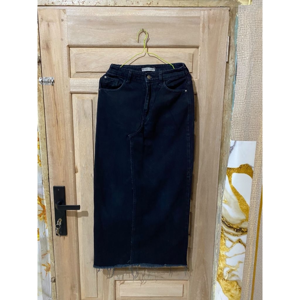rok panjang levis
