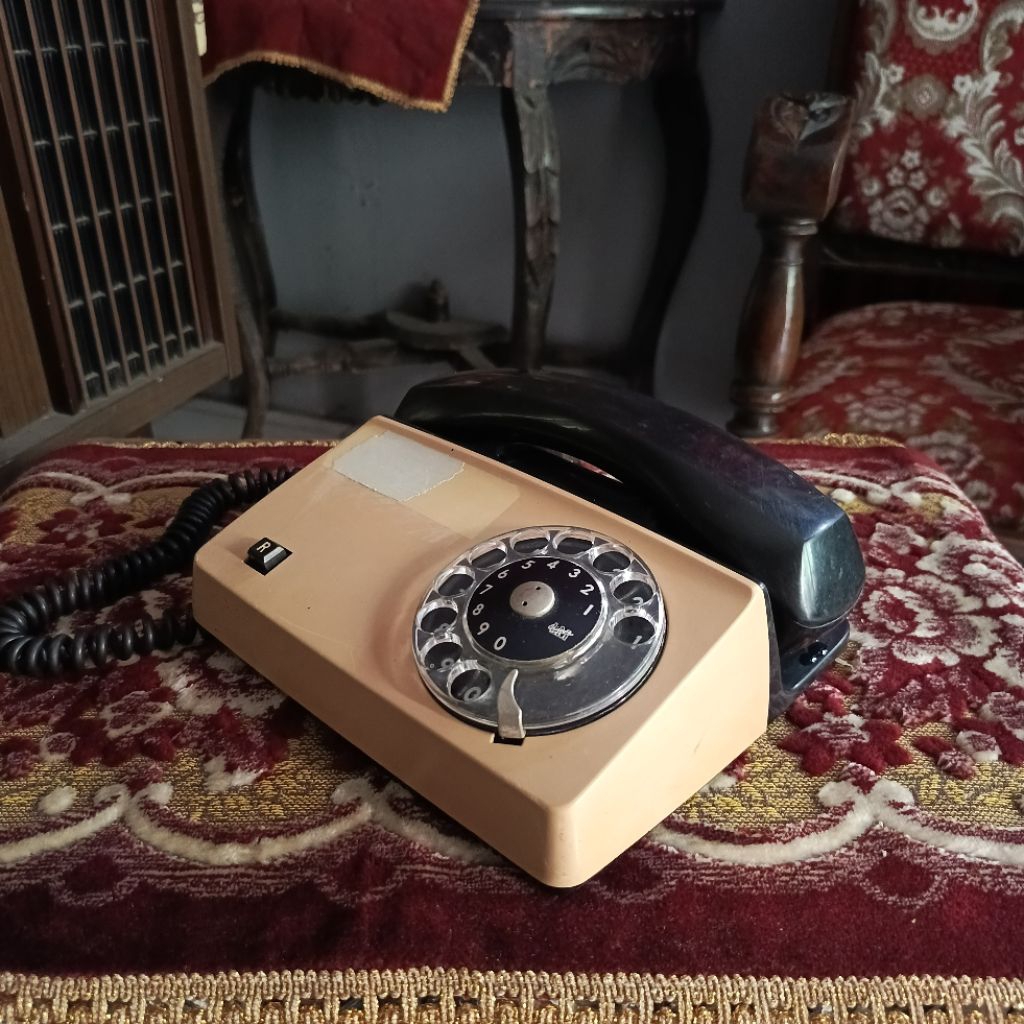 Telepon rumah telepon putar jadul antik vintage merk Siemens lawas