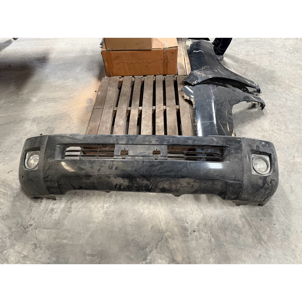 Bumper Depan Toyota Land Cruiser VX200 Original