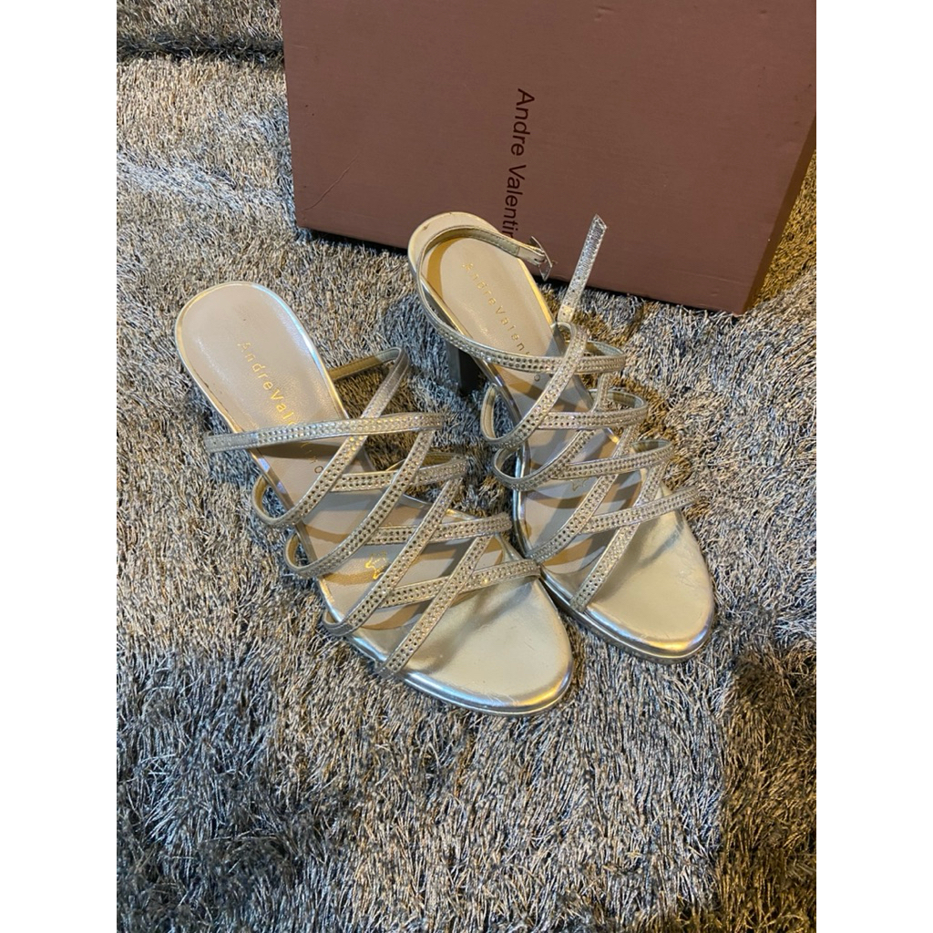 sepatu heels andre valentino