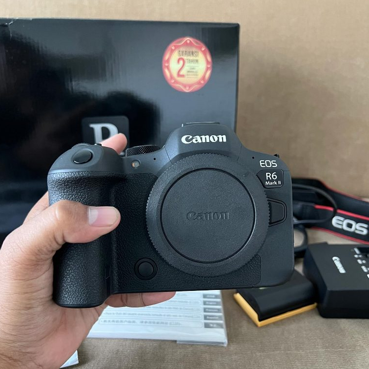 Bundling Kamera Canon EOS R6 Mark II + Mount Adapter Canon EF-EOS R - Second Like NEW 99% SIAP TEMPU