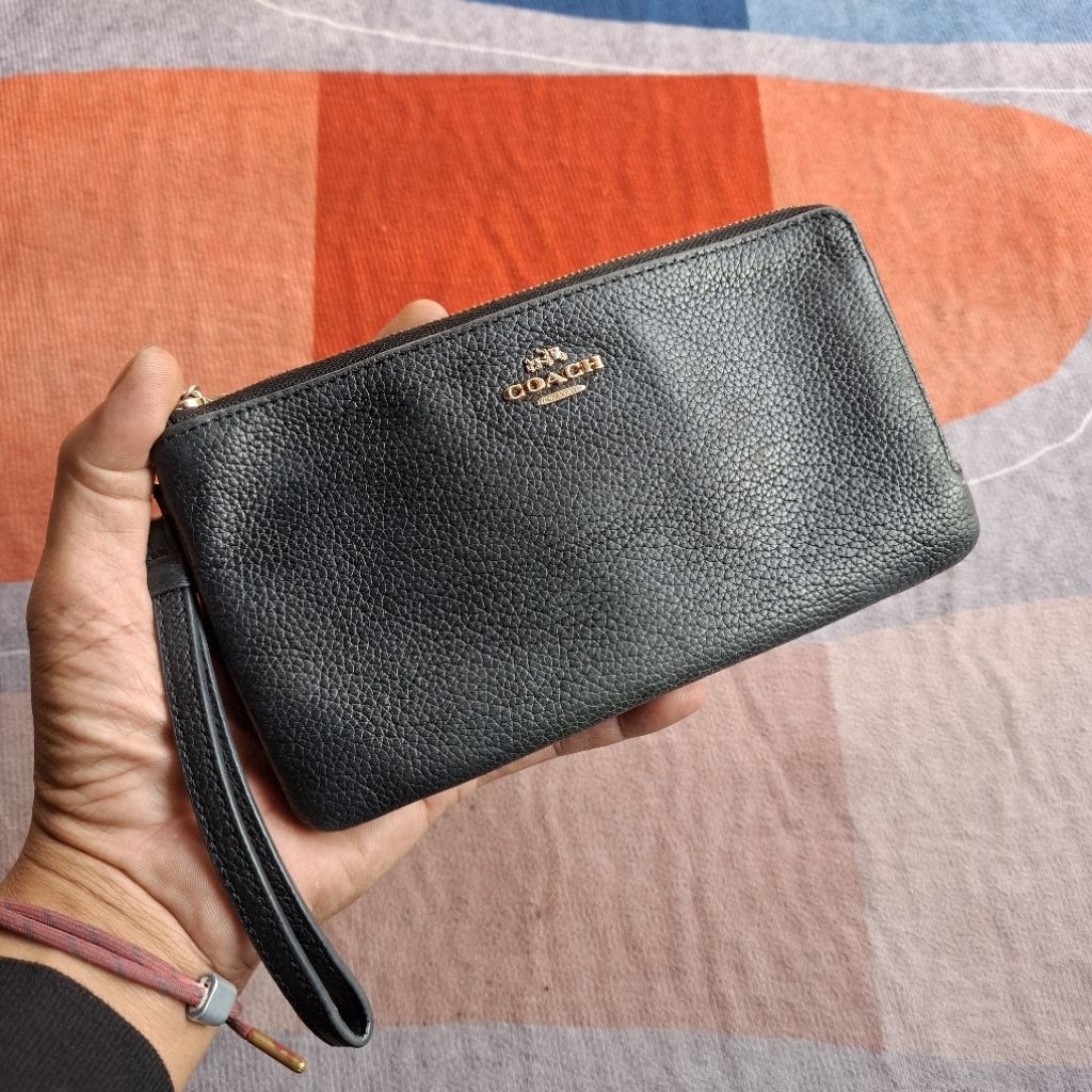 coach cluth / made in filipine / size 11,5 x 21,5
