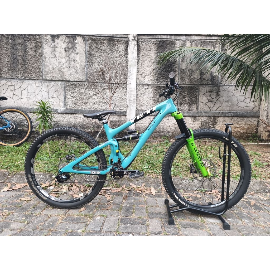 Fullbike sepeda MTB YETI SB6C Carbon 27.5 Size S