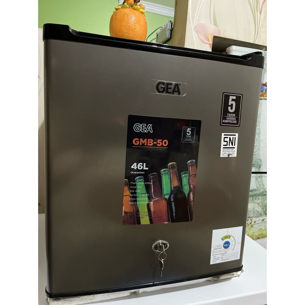 GEA Kulkas Mini 1 Pintu GMB 50 Kulkas Portable 50L (SECOND)