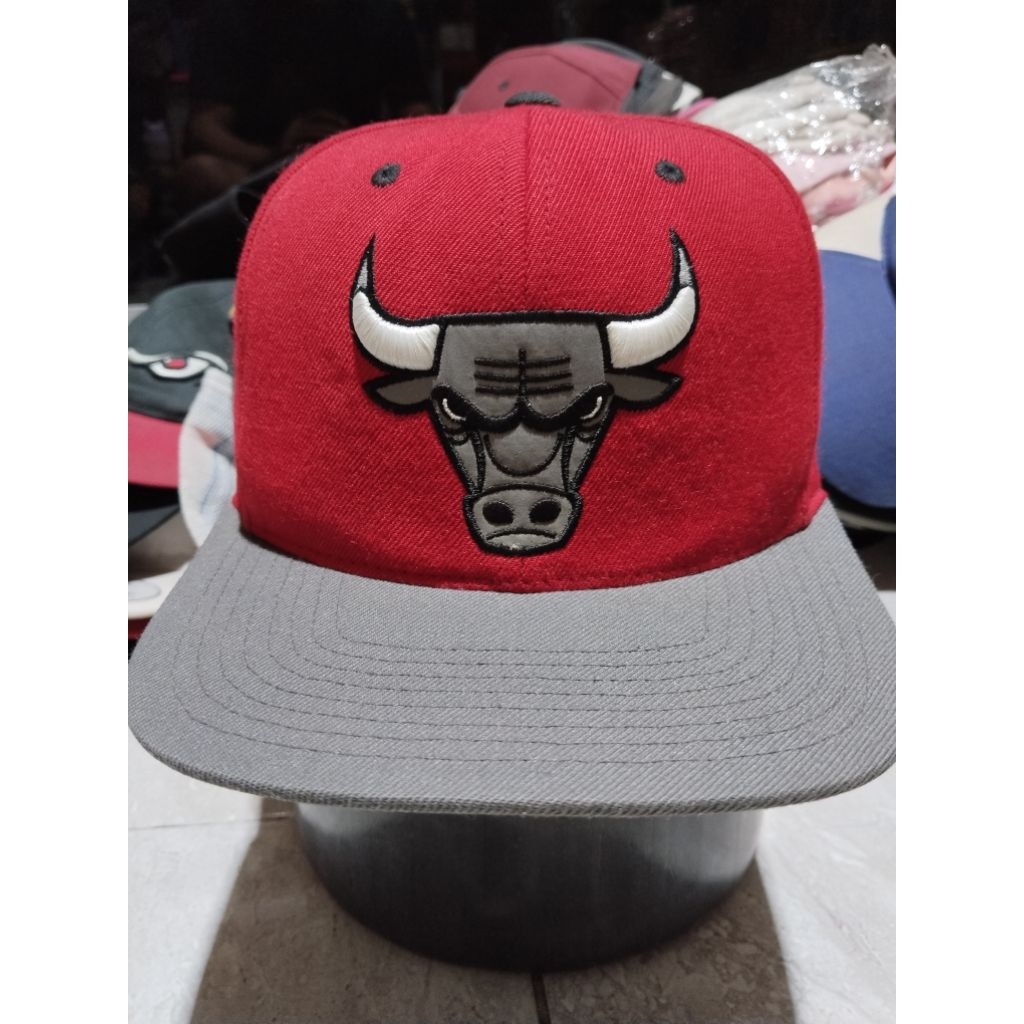 Topi Chicago Bulls NBA Mitchell & Ness Red Grey Snapback Second Original