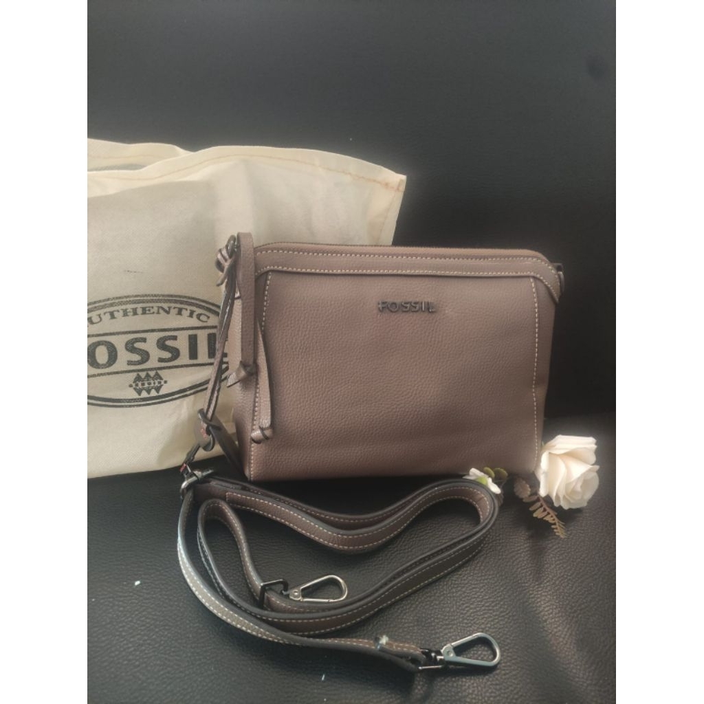 PRELOVED KW Tas merk Fossil Sling Bag