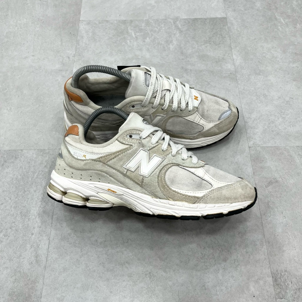 new balance 2002r rain cloud