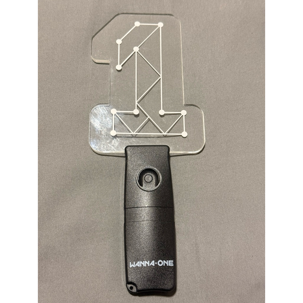 Wanna One Official Lightstick Show Con Premiere Ver