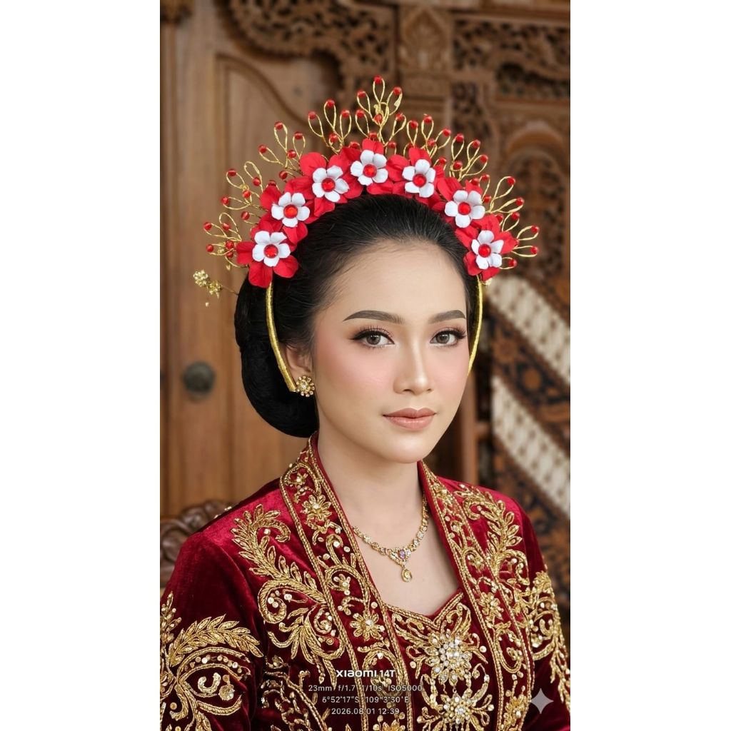 Crown bunga sakura merah putih