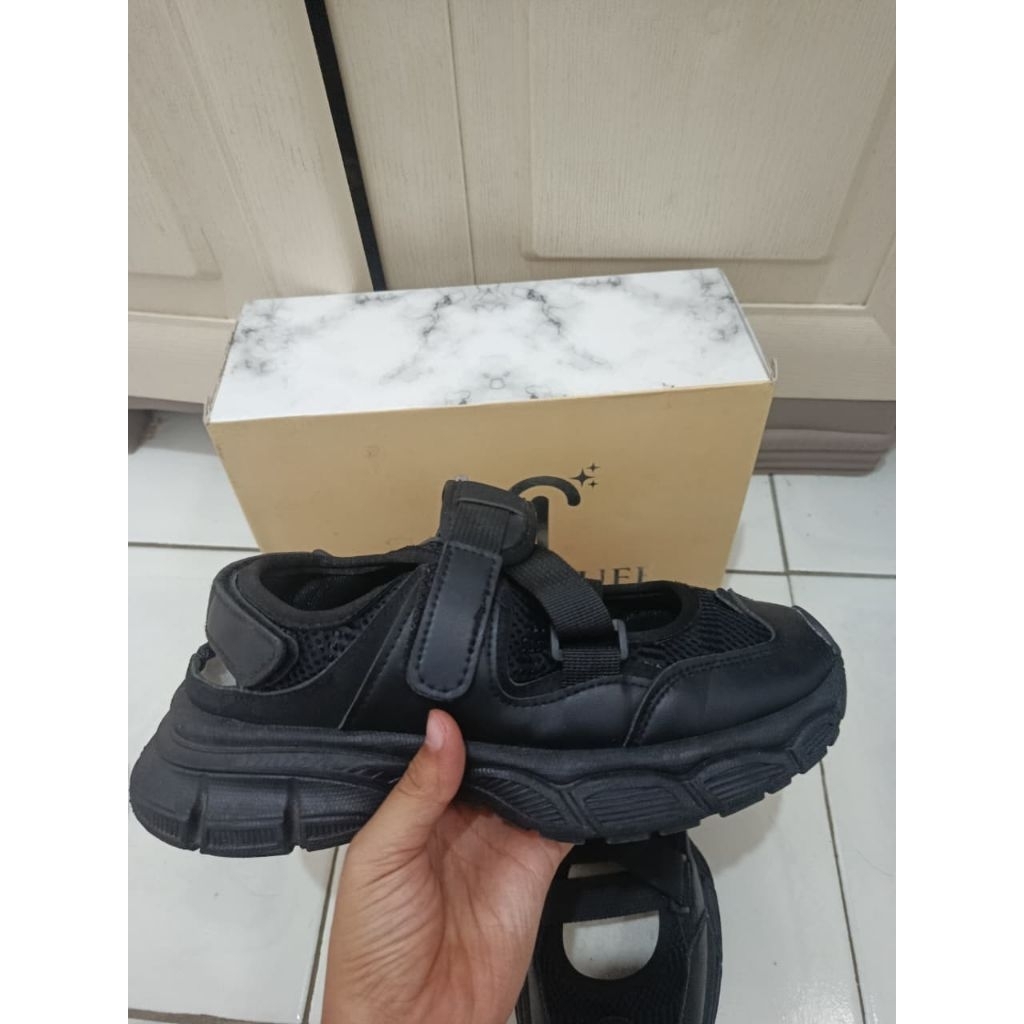 preloved slip on nadila stuff
