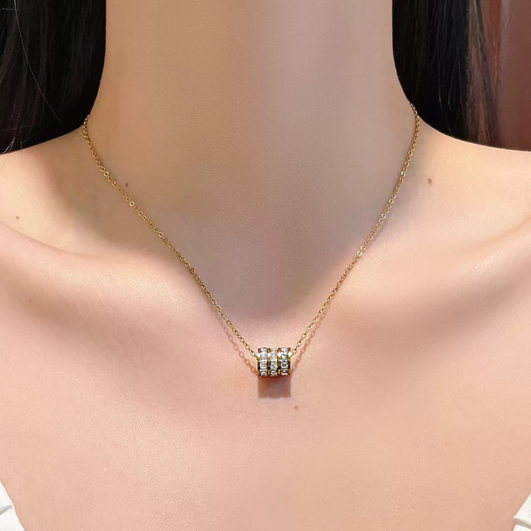 Vnox Kalung Titanium Wanita Zirkon Berbentuk Tabung Rantai Liontin Bulat Anti Karat Klavikula Rantai