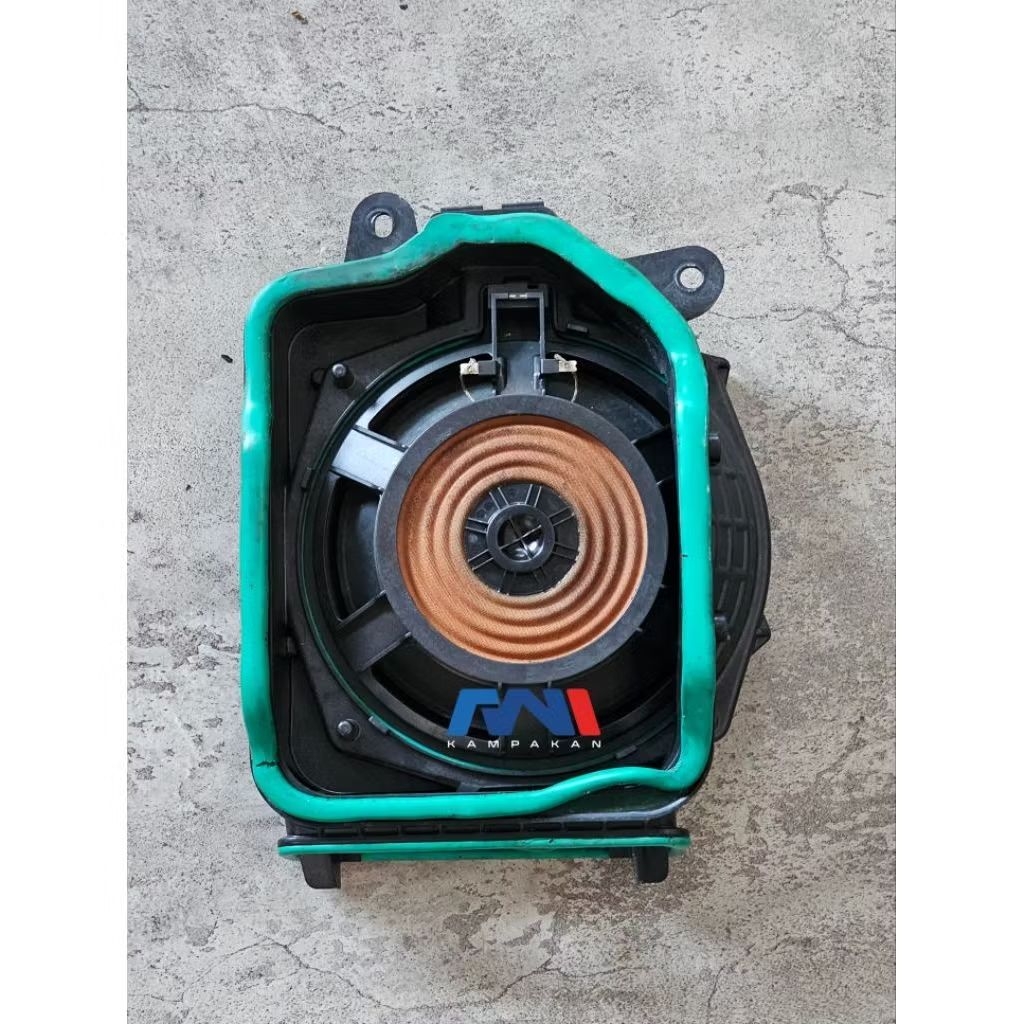 Subwoofer Speaker Bawah Jok Kiri BMW G30 F90 Original