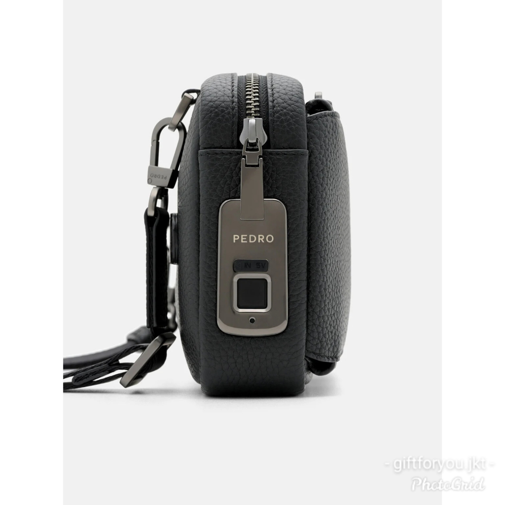 Pedro Man Tas Selempang Clutch Kulit Jatuh Hitam Black Pouch Clutch Cowok Laki-Laki Pria Crossbody