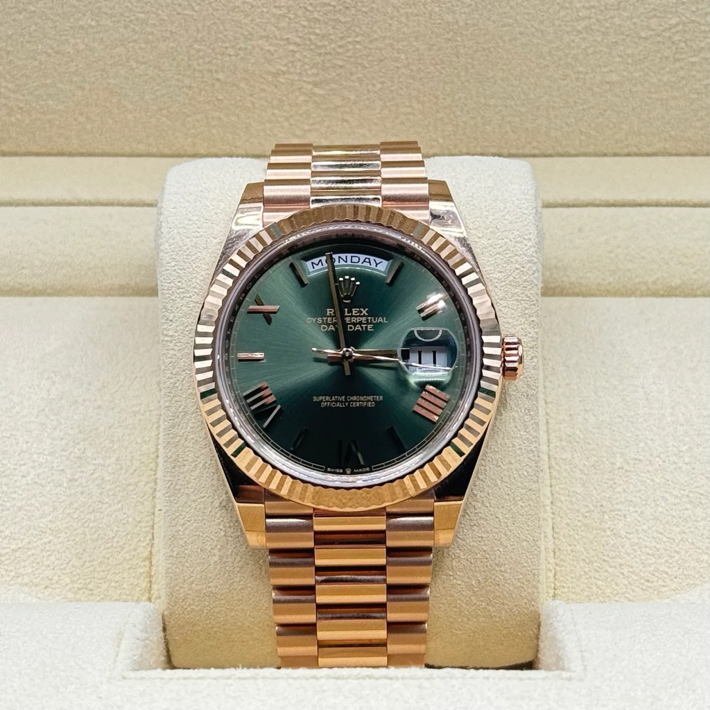 Jam Tangan Rolex Oyster Perpetual Day Date rose gold dial hijau dengan display hari