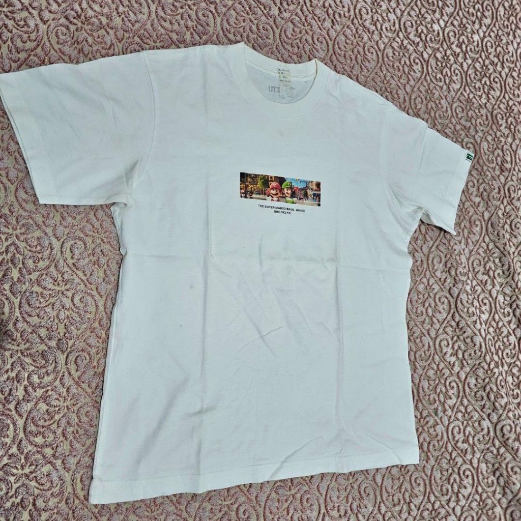 Kaos Uniqlo UT mario bross putih ori