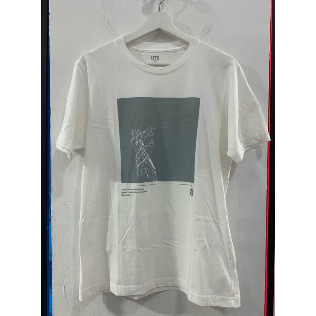 UNIQLO JUJUTSU KAISEN Kaos Gojo Tshirt