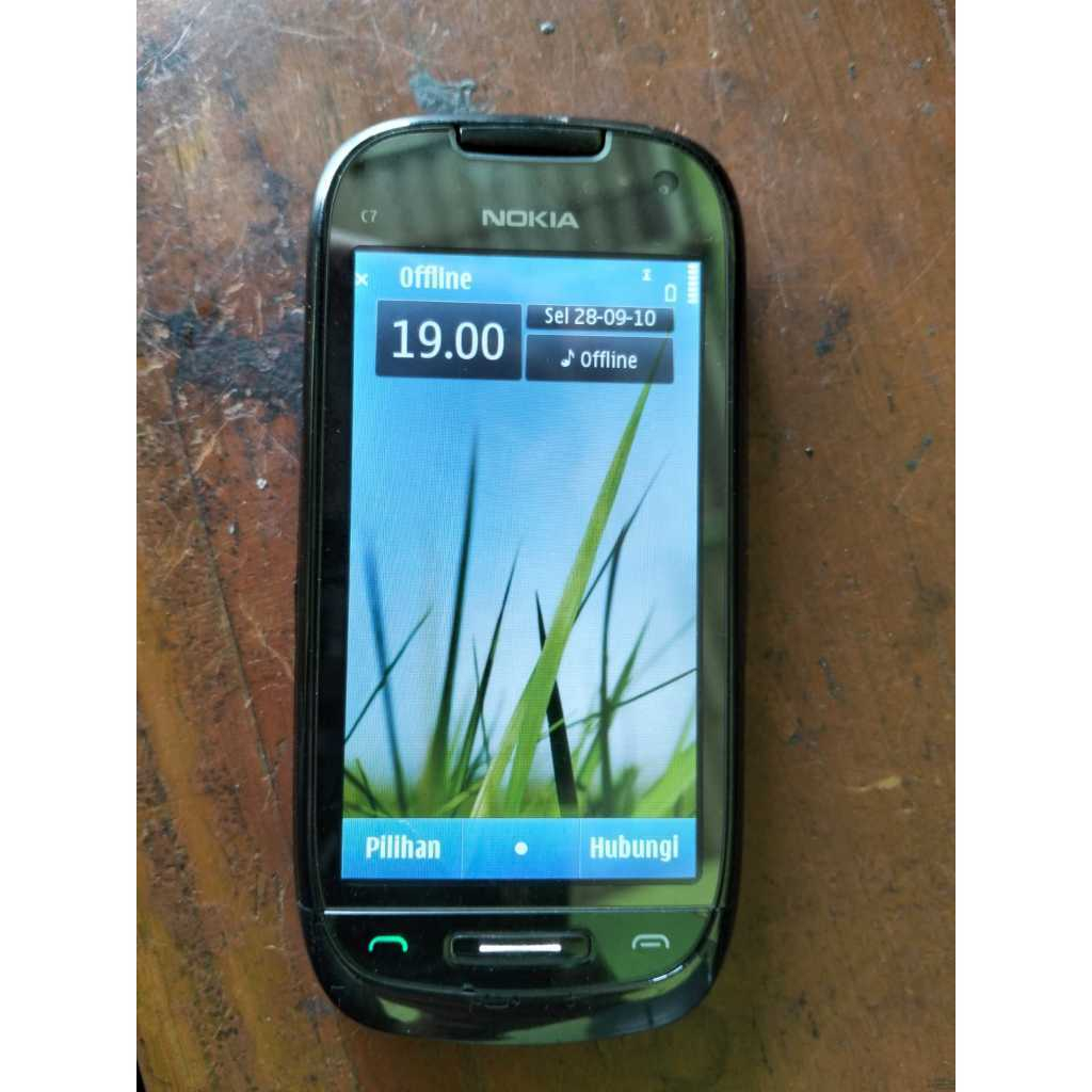 HP Nokia C7 layar sentuh warna hitam