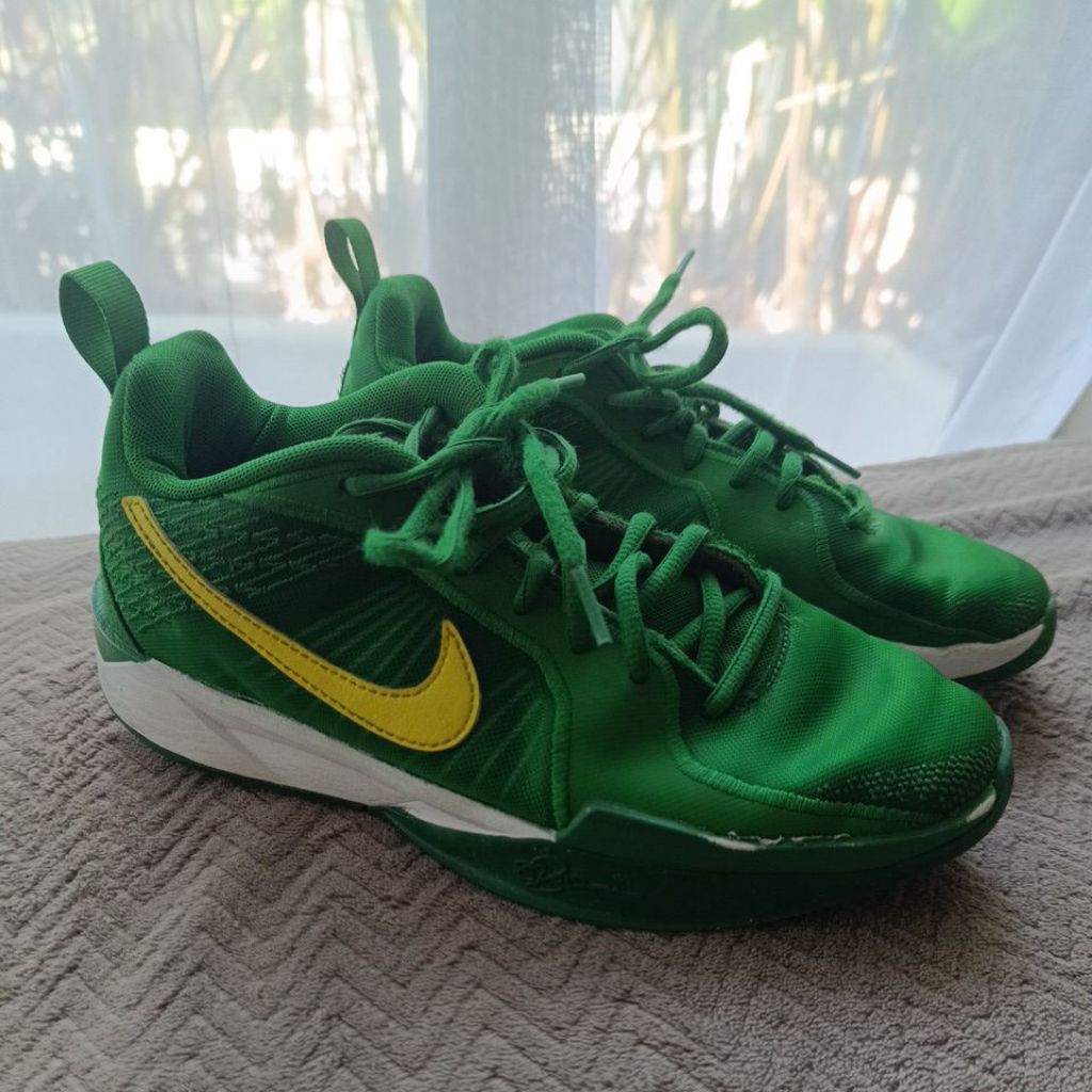 Nike Sabrina 2 GS sepatu basket anak second 37,5