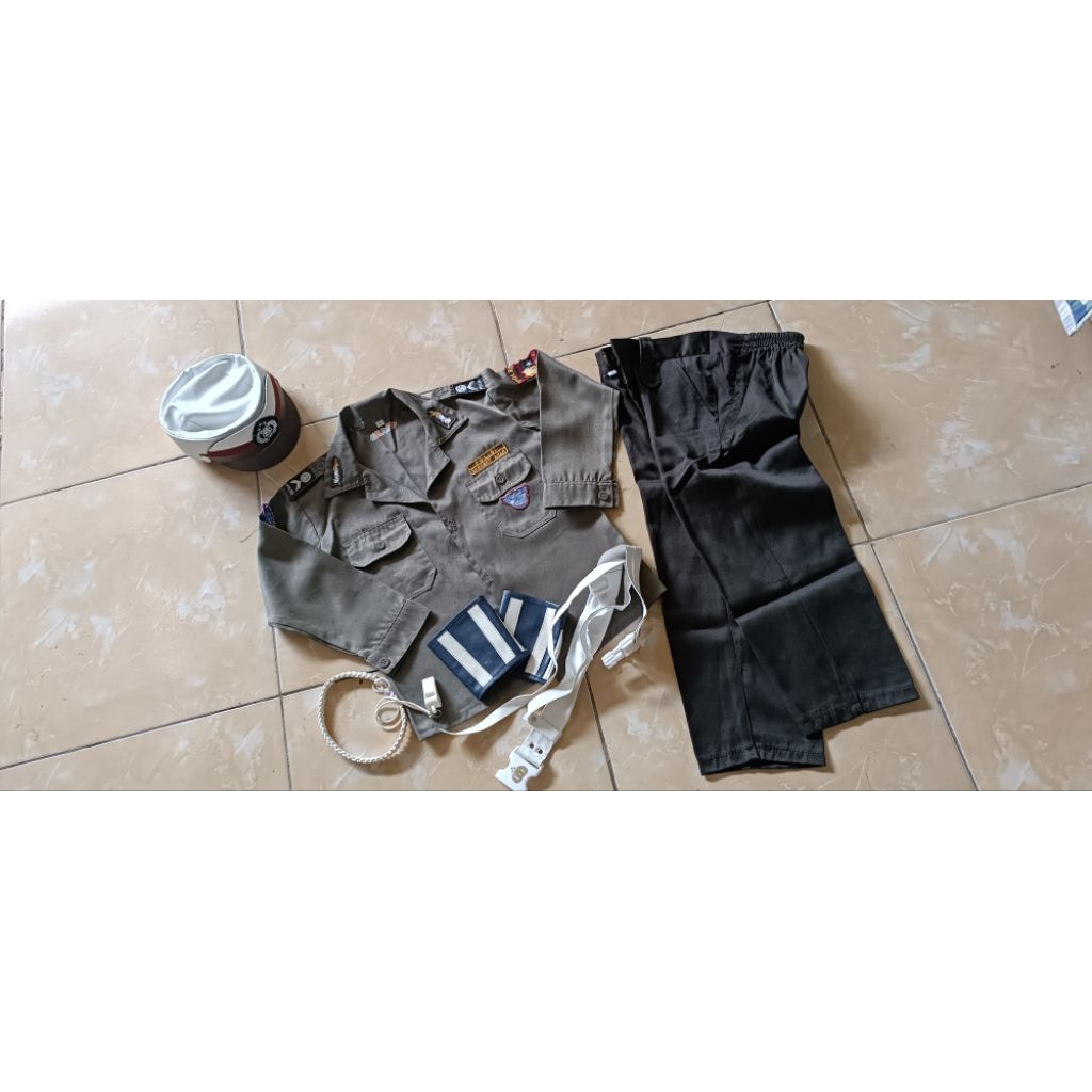 PRELOVED set seragam polisi anak perempuan