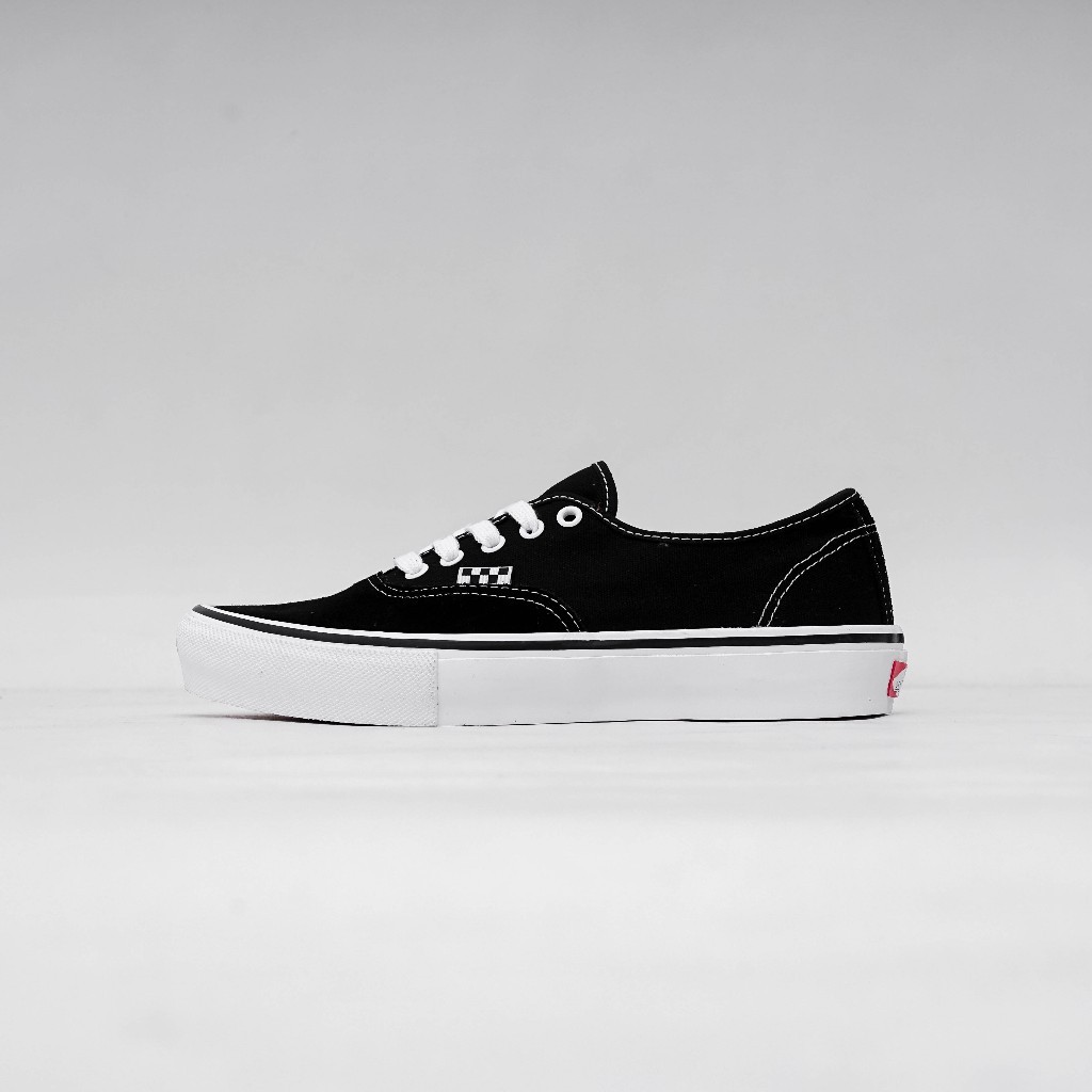 SKATE AUTHENTIC BLACK WHITE