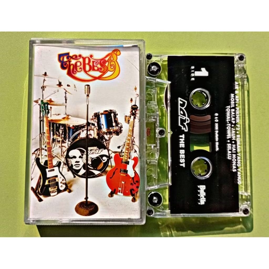 Kaset pita original : THE BEST NAIF.
