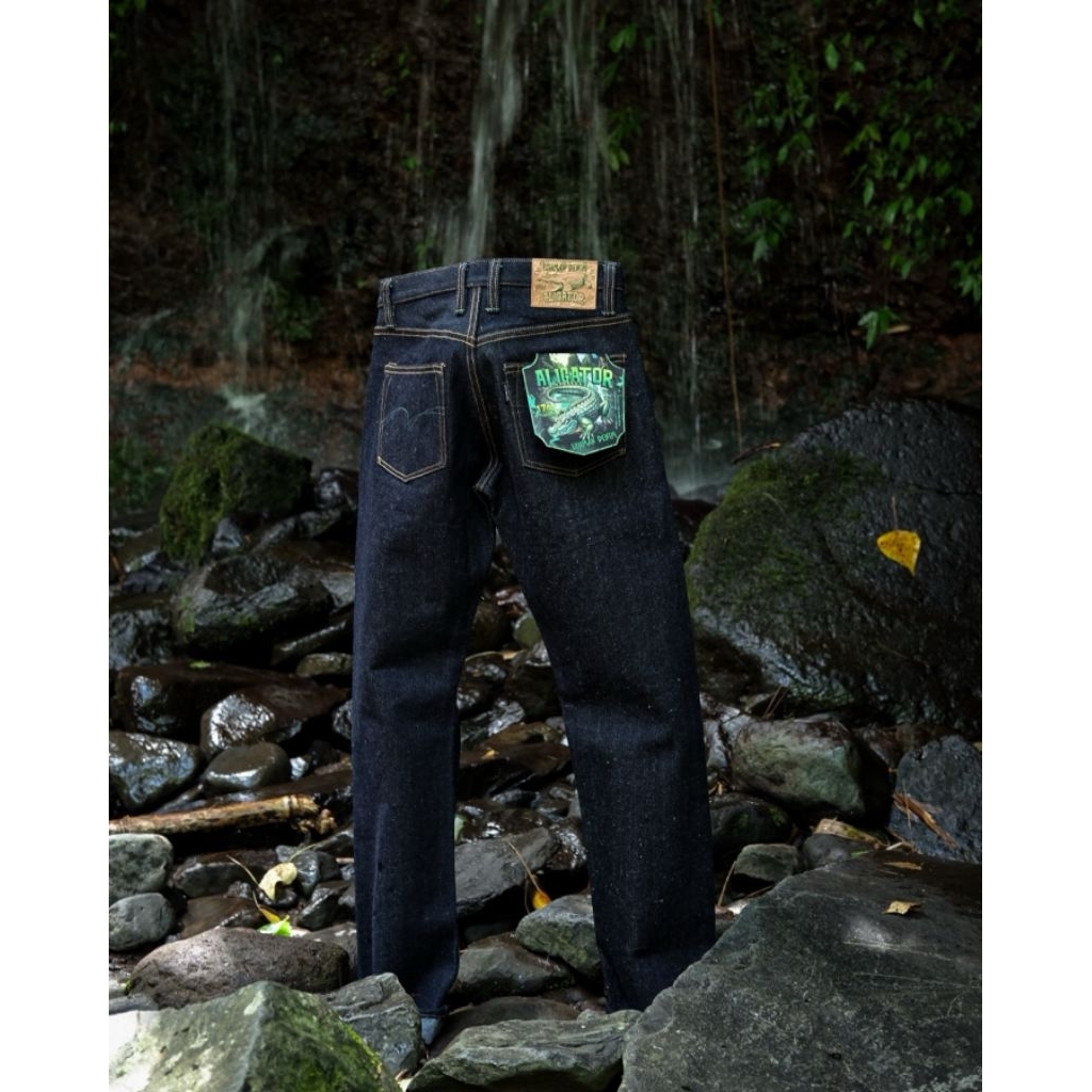 denim izhman aligator 17 oz SZ 30