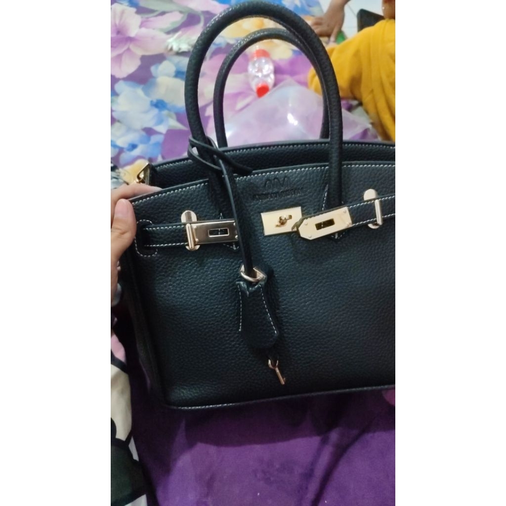 PL Tas Ala" Cremes by Adriana Megan like neww poll
