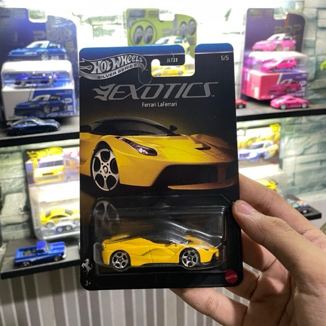 Hotwheels Exotics Ferrari LaFerrari Kuning