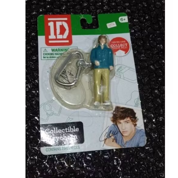 ONE DIRECTION KEYCHAIN FIGURE WITH SIGNATURE