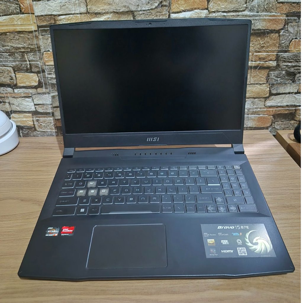 MSI Bravo 15 B7ED AMD Ryzen 5 7535HS Dual VGA Radeon RX 6550 & Radeon 660M